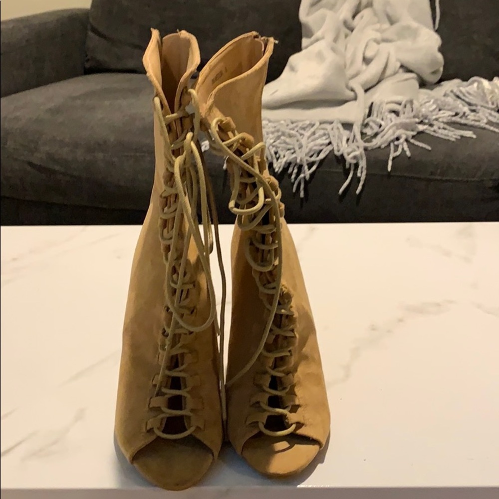 Heels - Picture 2 of 5